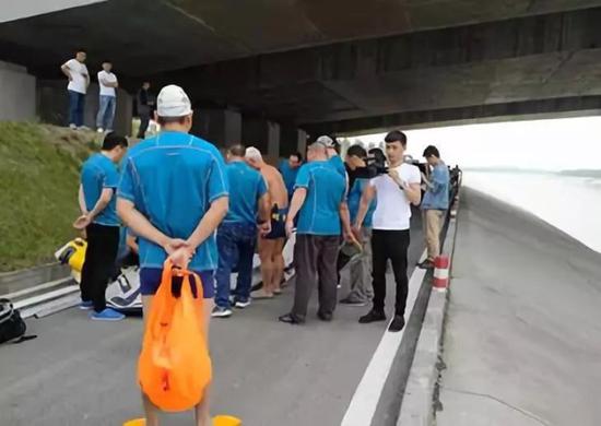 Members of the rescue team, seen here on May 12, 2018, which found the body of the Didi driver suspected of killing his female passenger in Zhengzhou, Henan Province. （Photo/huanqiu.com）