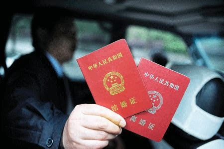 A man holding two Chinese marriage certificates. /CGTN Photo