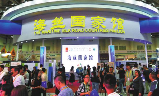 Covering an area of 2,000 square meters and boasting 120 exhibitions, the Maritime Silk Road Countries Pavilion at this year's CIFIT in Xiamen, Fujian province, attracts more than 20 countries involved in the Maritime Silk Road. (Photo: China Daily/Xiao Da)