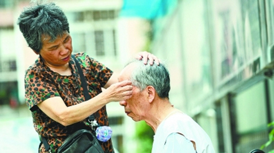 Fan Chengfen, a 71 year-old woman in Wuhan City, central China's Hubei Province, helps her husband battle Alzheimer's disease. (Photo provided to CGTN)