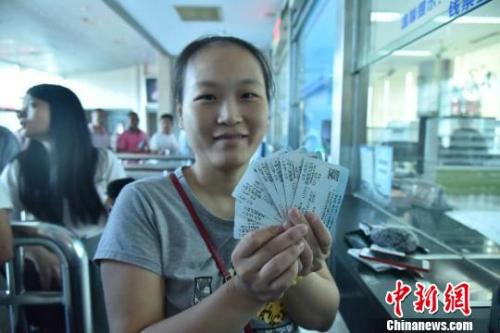 A woman from Fuzhou, Fujian Province, shows tickets for the Guangzhou-Shenzhen-Hong Kong Express Rail Link, Sept. 10, 2018. (Photo/China News Service)