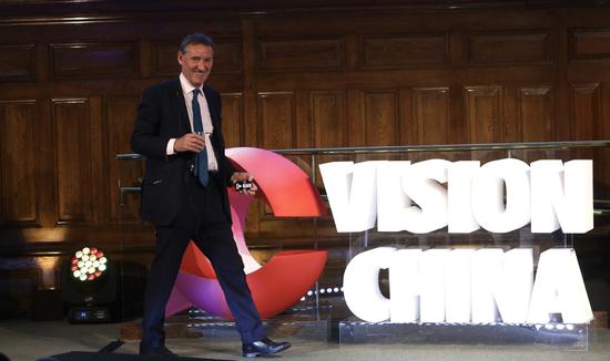 Jim O'Neill, chairman of Chatham House and former British commercial secretary to the Treasury, participates in a Q&A period after his talk at the fifth session of Vision China, hosted by China Daily in London on Thursday. （Photo by ZOU HONG / CHINA DAILY）