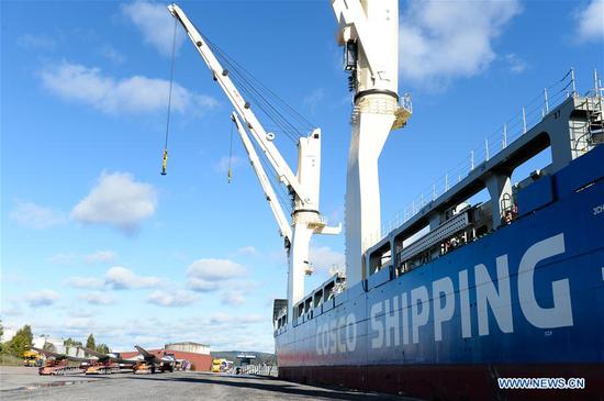 The Tian En cargo ship of China's COSCO SHIPPING Specialized Carriers Co., is seen at the Swedish port of Harnosand, on Sept. 15, 2018. Chinese cargo ship Tian En arrived Saturday at the Swedish port of Harnosand, ending its maiden voyage across the Arctic region to deliver wind power equipment to Europe. (Xinhua/Liu Hongxia)
