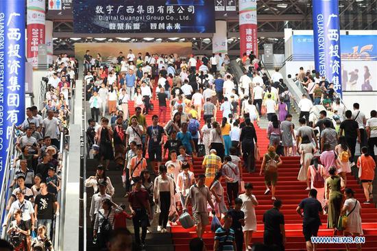 Visitors are seen at 15th China-Asean Expo held at the Nanning International Convention and Exhibition Center in Nanning, south China's Guangxi Zhuang Autonomous Region, Sept. 15, 2018. The 15th China-ASEAN Expo and the China-ASEAN Business and Investment Summit concluded here on Saturday. (Xinhua/Lu Boan)