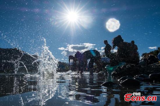 Tibetans celebrate Bathing Festival for luck and health