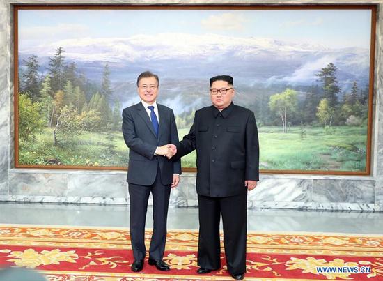 ROK President Moon Jae-in, left, shakes hands with top leader of the DPRK Kim Jong-un during their second summit at the DPRK side of the border village of Panmunjom on May 26, 2018. (Photo/Xinhua)