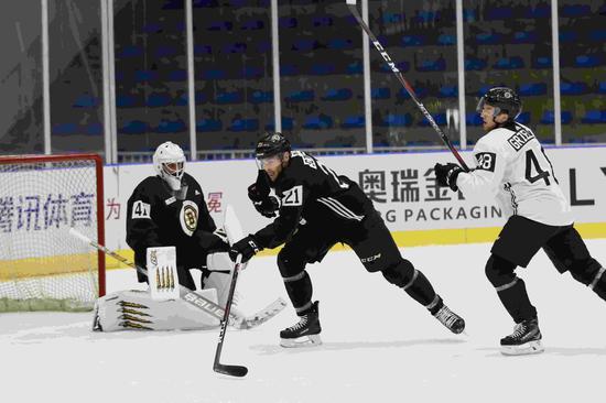 Boston Bruins players practice at the AZ Ice Sports Club Rink on Sept. 18, 2018 in Beijing. /CGTN