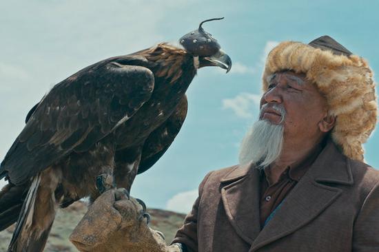 A scene from the film that shows a key character and his falcon. (Photo provided to China Daily)