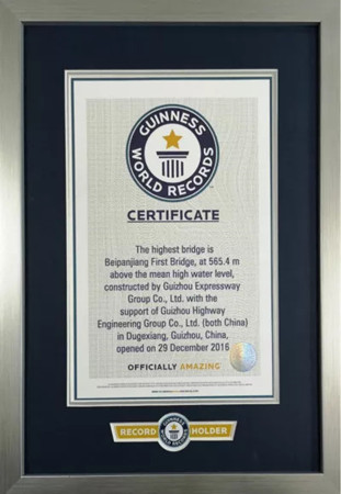 Photo shows the Guinness World Records certificate that confirms Beipanjiang First Bridge as the world’s highest bridge. 
