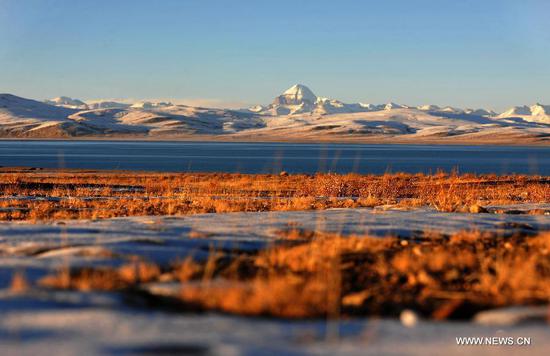 Photo taken on Oct 23, 2014 shows the beautiful scenery of Mount Kailash in Ngari prefecture of southwest China's Tibet Autonomous Region. (Xinhua photo)