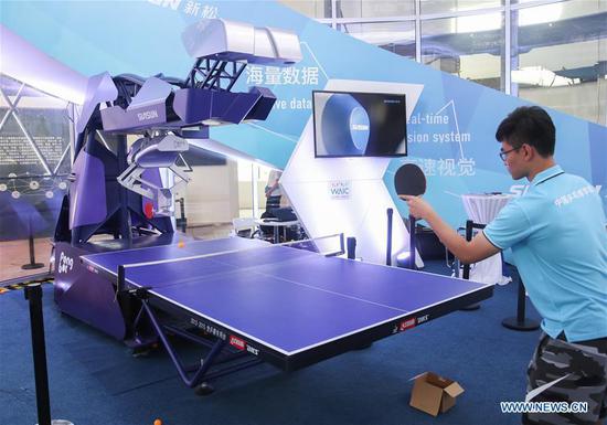 A staff member plays table tennis with a robot during the World Artificial Intelligence Conference (WAIC) 2018 in Shanghai, east China, Sept. 17, 2018. The three-day conference has attracted experts, scholars and entrepreneurs from nearly 40 countries and regions. More than 200 leading companies in AI participated in the conference and the exhibition. (Xinhua/Ding Ting)