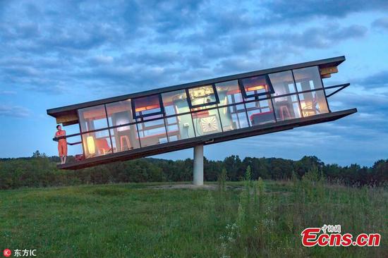 Rotating and tilting ReActor house in US town 