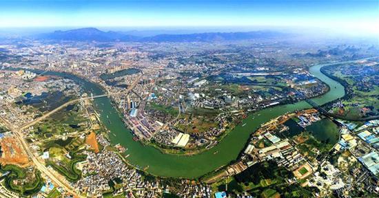 Xijiang River: important trade route in SW China