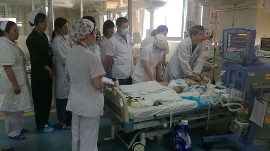 Doctors have performed CRP on Xiaoyu for five consecutive hours. /Changzhou Children's Hospital Photo