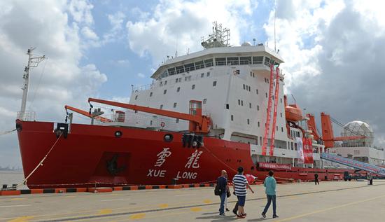 The Chinese icebreaker Xuelong, or Snow Dragon, rests in Shanghai on Wednesday. (Photo by Lai Xinlin/For China Daily)