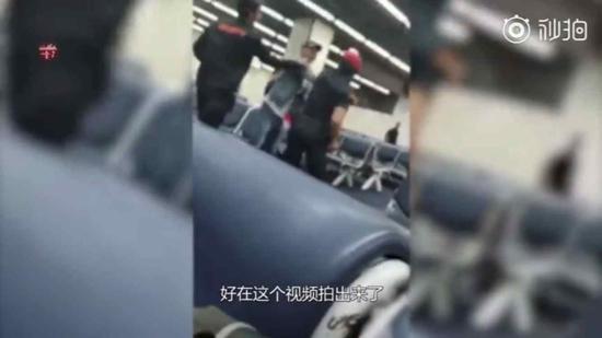 A still from the video of the quarrel between the Chinese traveler and a security guard at an airport in Bangkok.