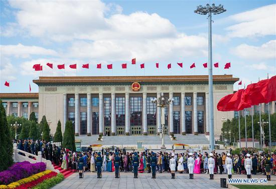 A ceremony to pay tribute and lay floral baskets to the Monument to the People's Heroes is held at Tian'anmen Square in Beijing, capital of China, Sept. 30, 2018, on the occasion of the Martyrs' Day. (Xinhua/Zhai Jianlan)