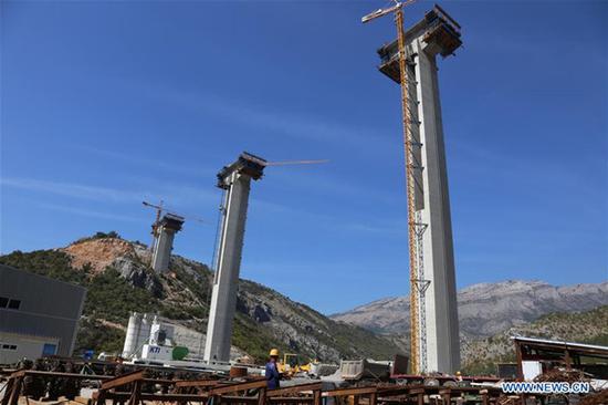 Photo taken on Sept. 22, 2018 shows the construction site of the Moracica bridge of Montenegro's first highway, about 14 km north of the capital Podgorica. (Xinhua/Wang Huijuan)