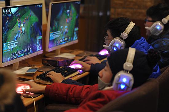 Addiction to online gaming among children and teenagers is becoming a common concern for parents and educators. (Photo by Zhao Yadan/for China Daily)