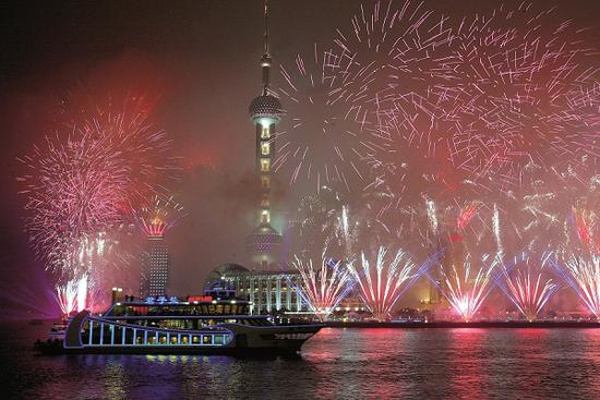The sights along the Huangpu River have improved dramatically over the past few decades. (Photo provided to China Daily)