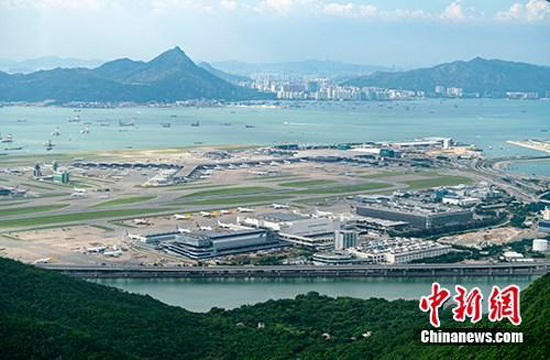 File photo shows the Hong Kong International Airport. (China News Service)
