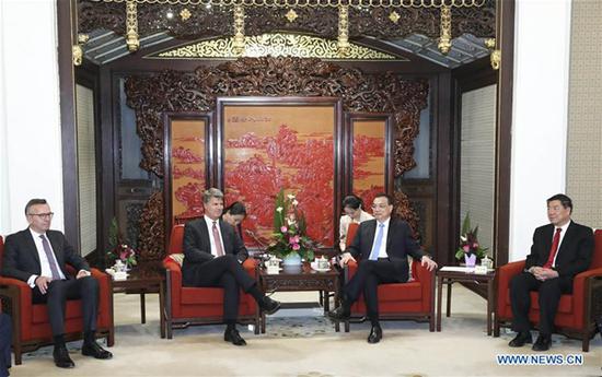 Chinese Premier Li Keqiang (2nd R) meets with Harald Kruger, chairman of the board of management of German carmaker BMW Group, in Beijing, capital of China, Oct. 10, 2018. (Xinhua/Pang Xinglei)
