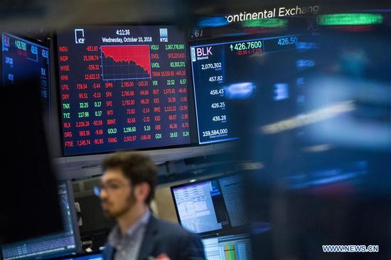 The trading information is seen on the electronic screen at the New York Stock Exchange in New York, the United States, Oct. 10, 2018. (Xinhua/Wang Ying)