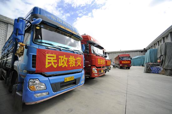 Vehicles are waiting to ship relief supplies on Oct 12. (Photo/Xinhua)