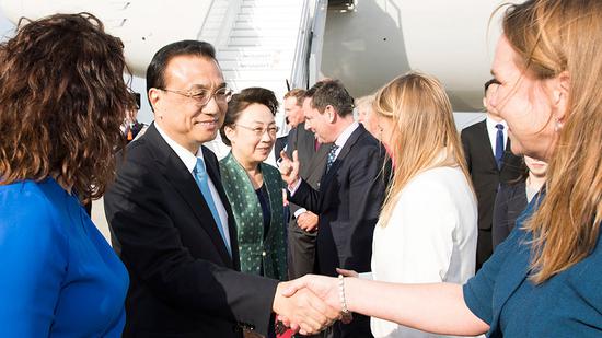 Chinese Premier Li Keqiang arrives in Amsterdam for an official visit to the Netherlands on October 14, 2018. [Photo: Xinhua]