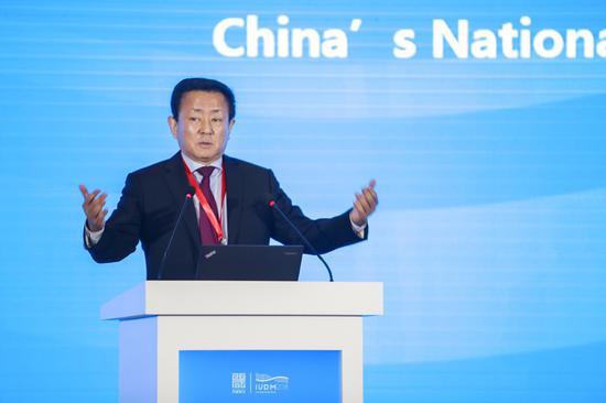 Fan Gang, secretary-general of the China Reform Foundation and director of the National Economic Research Institute, makes a keynote speech at the first Xixian New Area International Forum on Innovative Urban Development Mode in Xi'an, Northwest China's Shaanxi province, on Oct 13, 2018. (Photo provided to chinadaily.com.cn)