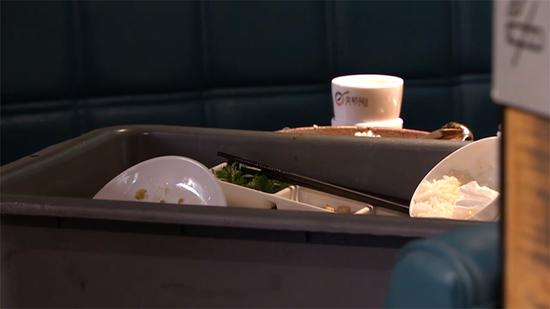 Leftovers are pictured in a Chinese restaurant. (CGTN Photo)