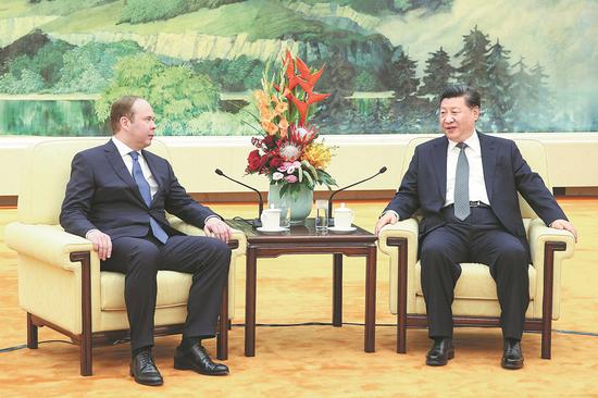 President Xi Jinping meets with Anton Vaino, chief of staff of the Presidential Executive Office of the Russian Federation, in the Great Hall of the People in Beijing on Wednesday. (WU ZHIYI / CHINA DAILY)