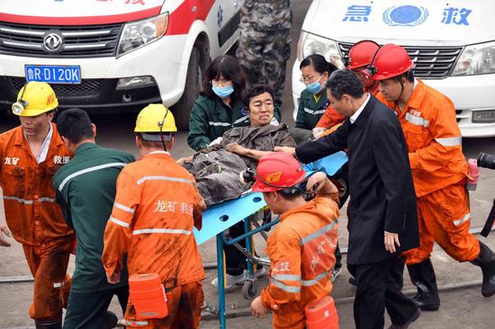 Emergency personnel surround a dazed worker as he is rescued from a coal mine accident in East China's Shandong province on Oct 21, 2018. (Photo/Xinhua)