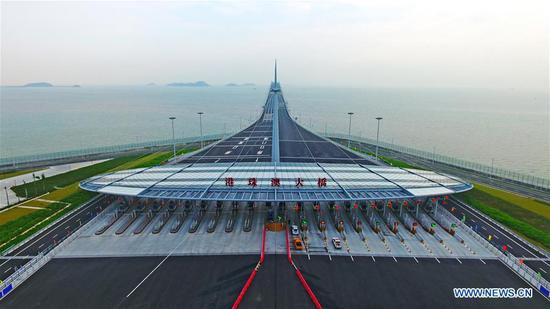 Aerial photo taken on Oct. 24, 2018 shows the toll gate of the Hong Kong-Zhuhai-Macao Bridge in Zhuhai, south China's Guangdong Province. The bridge officially opened to traffic at 9 a.m. on Oct. 24. (Xinhua/Liang Xu)