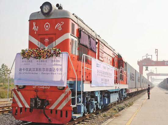 The Decathlon freight train transports goods between China and France. (Photo/China Daily)