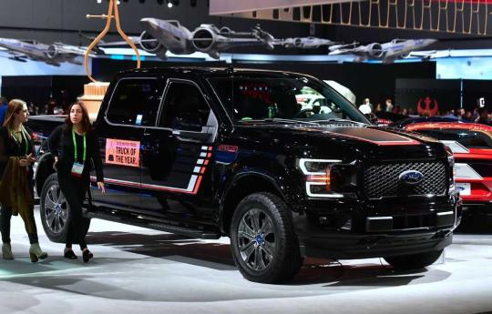 A Ford F150 Lariat Truck is a highlight at an auto show in Los Angeles, California. (Photo provided to China Daily)