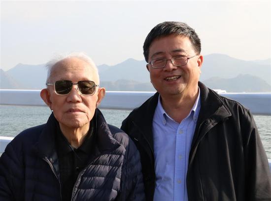 Sun Jun, 93, and his student Xu Wei are the masterminds behind the construction of the Hong Kong-Zhuhai-Macau Bridge.  (Photo/Shine.cn)