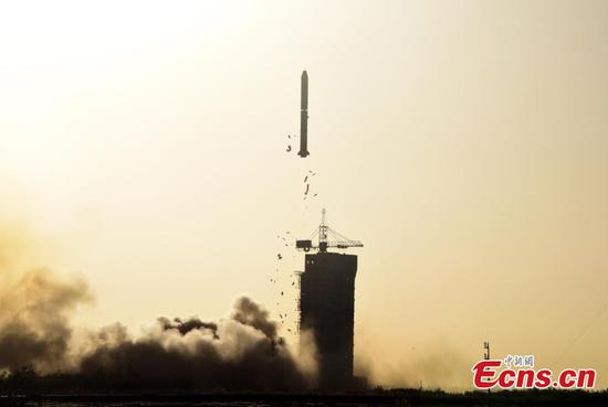 A Long March 2C rocket carrying a joint Chinese and French oceanography satellite blasts off from the Jiuquan Satellite Launch Centre in northwest China's Gobi Desert, Oct. 29, 2018. (Photo: China News Service/Sun Zifa)