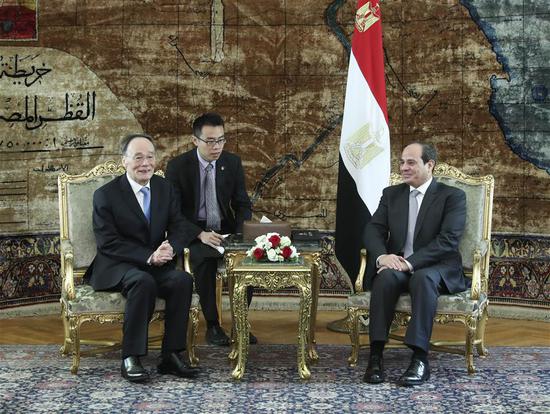 Chinese Vice President Wang Qishan (L) meets with Egyptian President Abdel-Fattah al-Sisi in Cairo, Egypt, Oct. 27, 2018. Wang visited Egypt at the invitation of Egyptian Prime Minister Mostafa Madbouly. (Xinhua/Pang Xinglei)