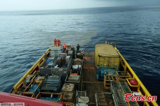 Workers of PT Pertamina stand onboard Prabu ship owned by PT Pertamina as they watch debris of what is believed from the crashed Lion Air flight JT610, off the shore of Karawang regency, West Java province, Indonesia, Oct. 29, 2018. An aircraft with 188 people on board is believed to have sunk after crashing into the sea off Indonesia’s island of Java on Monday, shortly after takeoff from the capital on its way to the country’s tin-mining hub, officials said. (Photo/Agencies)