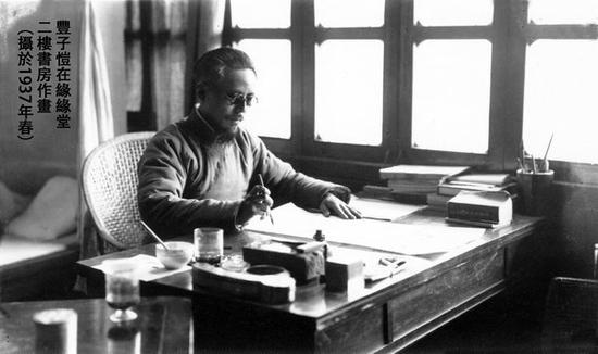 Feng Zikai in his study in 1937.(Photo provided to China Daily)