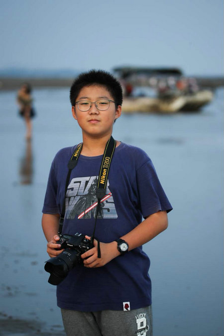 Hou Yunsong, 14, loves to take photos of wild animals during his trips.(Photo provided to China Daily)