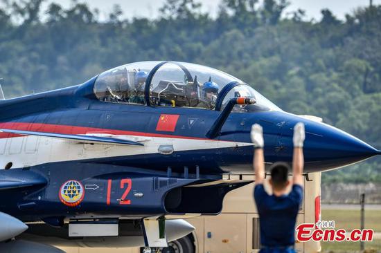 Chinese Air Force aerobatics team prepares for performance in Zhuhai