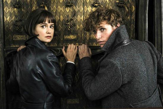 Eddie Redmayne and Katherine Waterston star in the film. (Photo provided to China Daily)