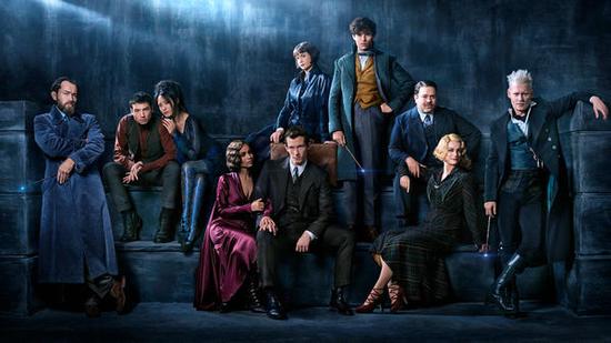 Cast members of Fantastic Beasts: The Crimes of Grindelwald pose for the upcoming film. (Photo provided to China Daily)
