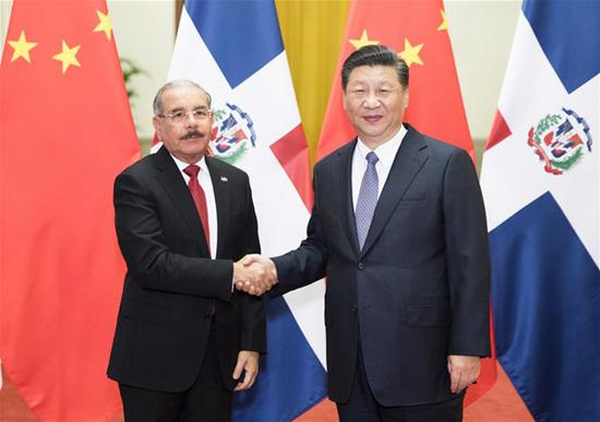 Chinese President Xi Jinping (R) holds talks with Dominican Republic President Danilo Medina at the Great Hall of the People in Beijing, capital of China, Nov. 2, 2018. Before their talks, Xi held a welcome ceremony for Medina at the Great Hall of the People. (Xinhua/Huang Jingwen)