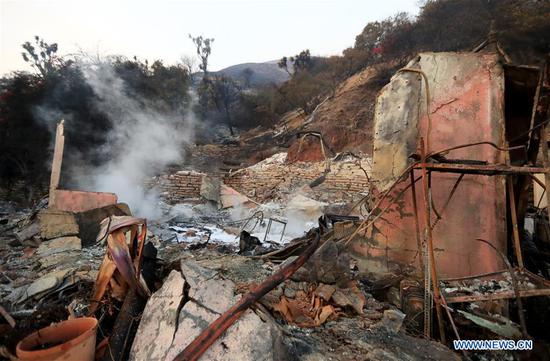 Photo taken on Nov. 10, 2018 shows remains of a construction destroyed by fire in Malibu, California, the United States. (Xinhua/Li Ying)