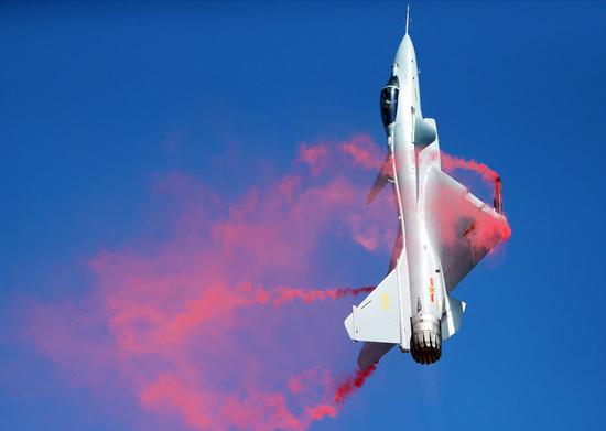A People's Liberation Army Air Force J-10B fighter performs 'Pugachev's Cobra', a high-agility maneuver at the 12th China International Aviation and Aerospace Exhibition in Zhuhai, Guangdong province. [Photo by ZHOU GUOQIANG/FOR CHINA DAILY]