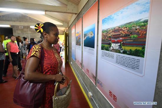 A photo exhibition features 100 pictures on China and Papua New Guinea's landscapes, cultures and society, in Port Moresby, Papua New Guinea, November 12, 2018. /Xinhua Photo