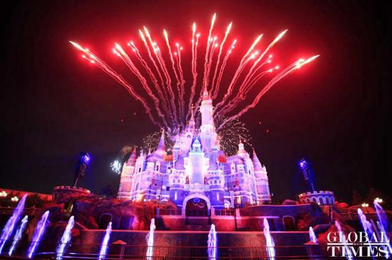 Grand light show was held at Shanghai Disneyland theme park to celebrate its first anniversary on June 16, 2017. (Photo: Li Hao/GT)